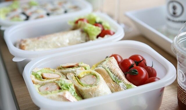 お弁当　まきまきサンドイッチ　プチトマト